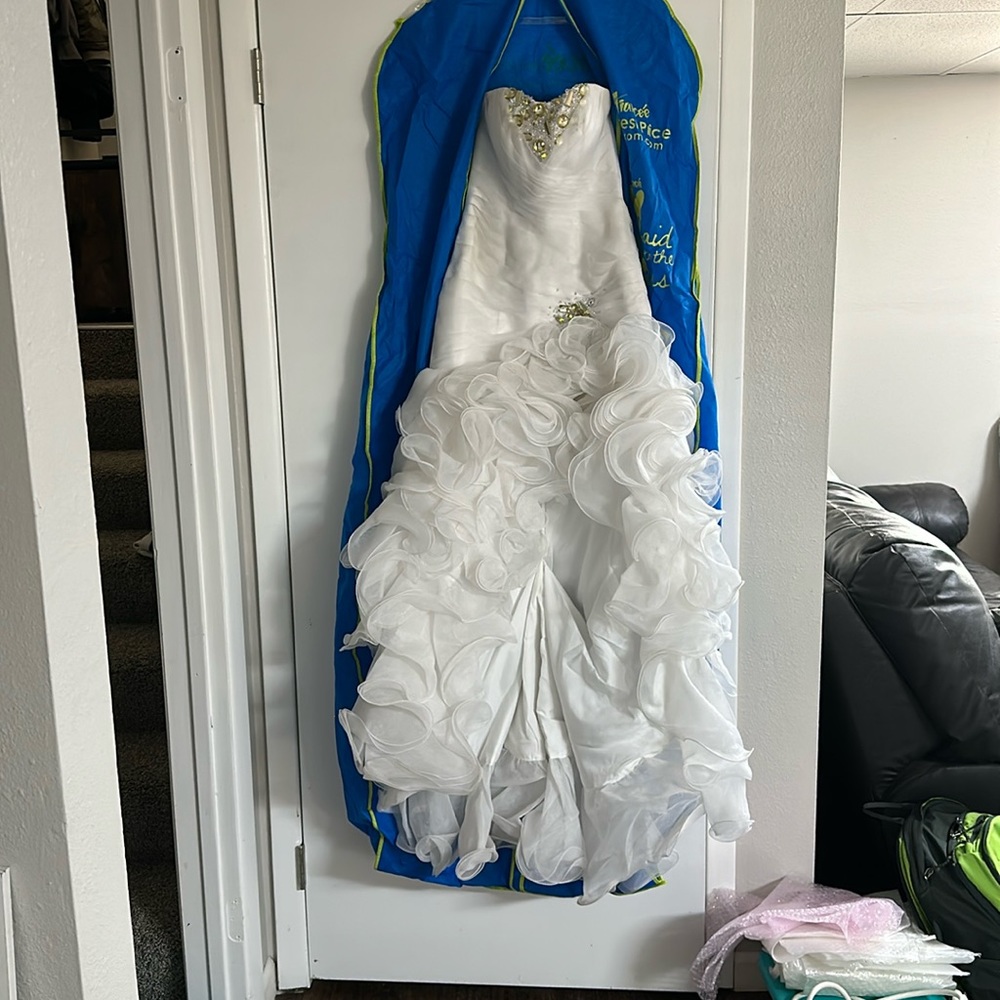 White prom/wedding dress